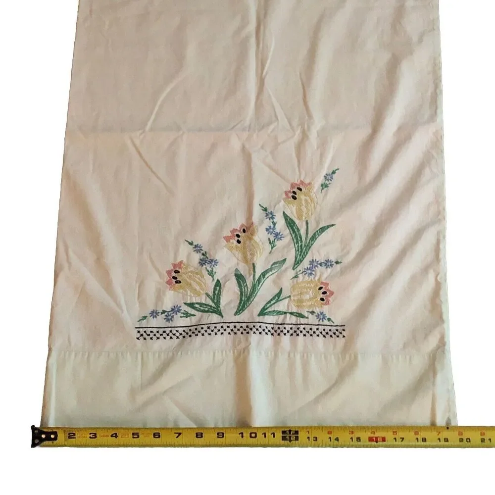 Harmony House Embroidered Tulips Pillow Cases VTG Pair Pale Green Cotton 30x20